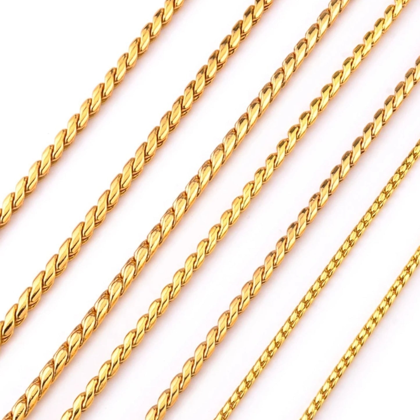 Gold snake chain for show dogs on a white backgrounde